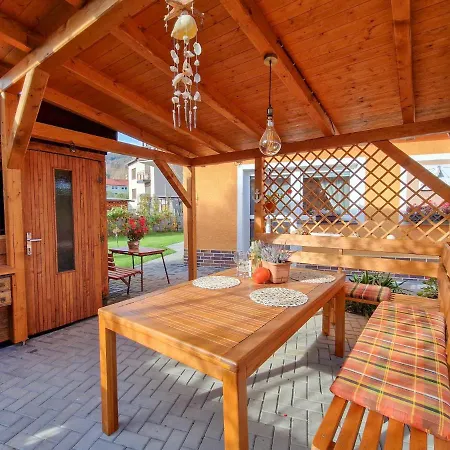 Apartmán U řeky Apartamento *